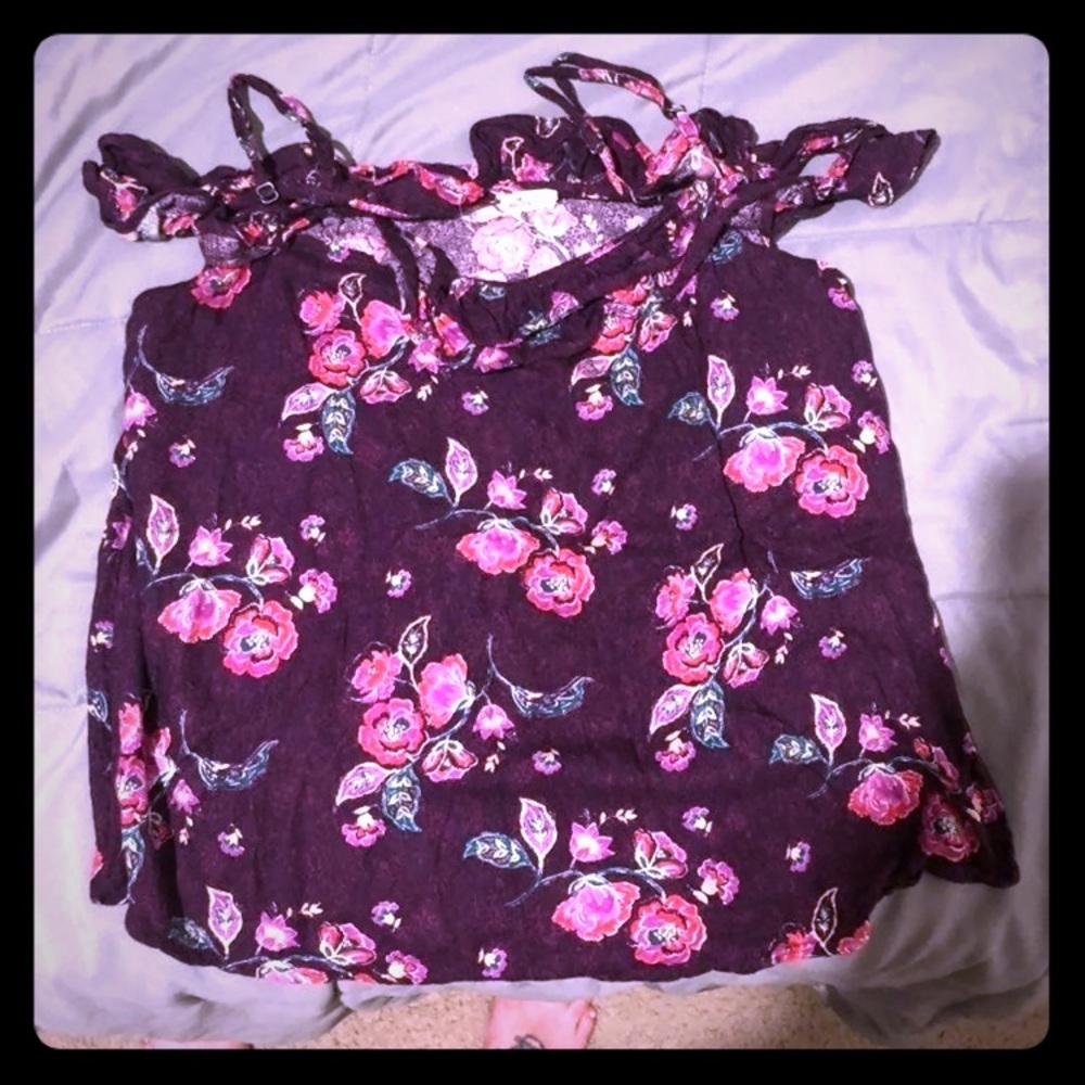 🌸 Hollister shirt! 🌺